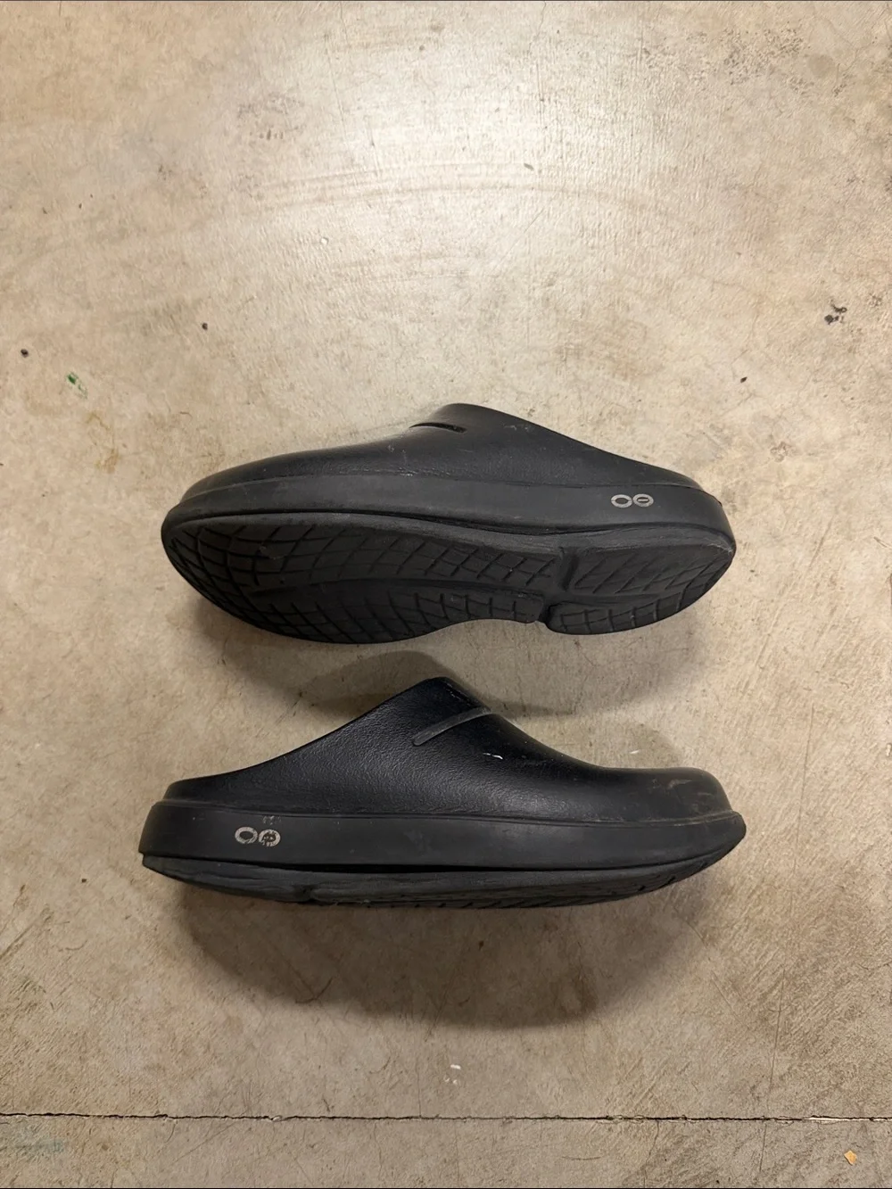 OOFOS Men's Black Slip-On Loafers